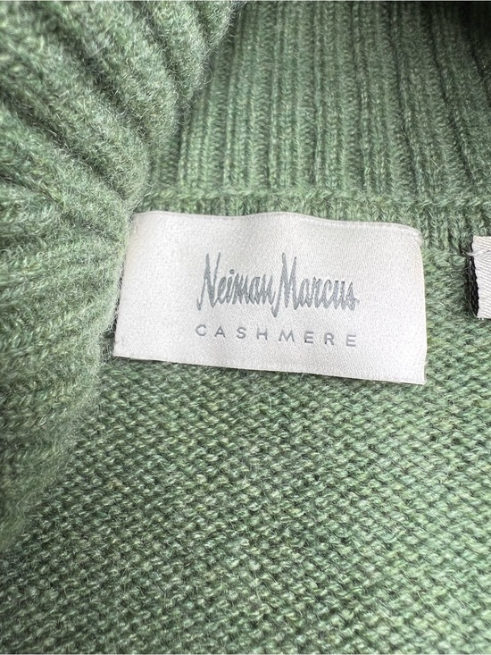 Neiman Marcus Sweaters - Neiman Marcus Cashmere Sweater - Light Sage size Medium